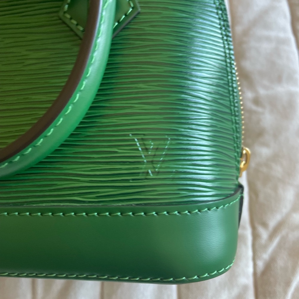 Louis Vuitton Alma Mini LV&I Epi Leather - Picture 5 of 14